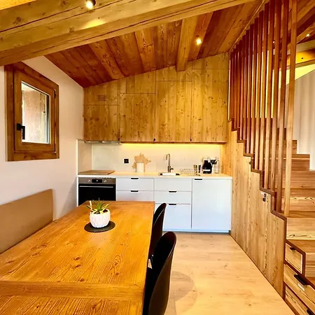 Apartman Charming With Mountain View & Balcony