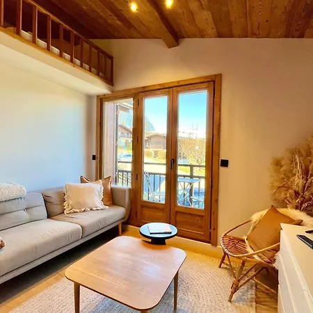 Apartman Charming With Mountain View & Balcony